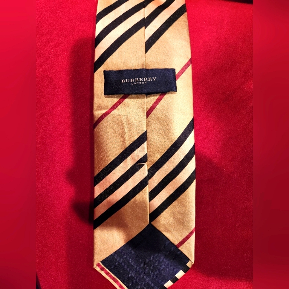 100% Silk Burberry Mens Tie